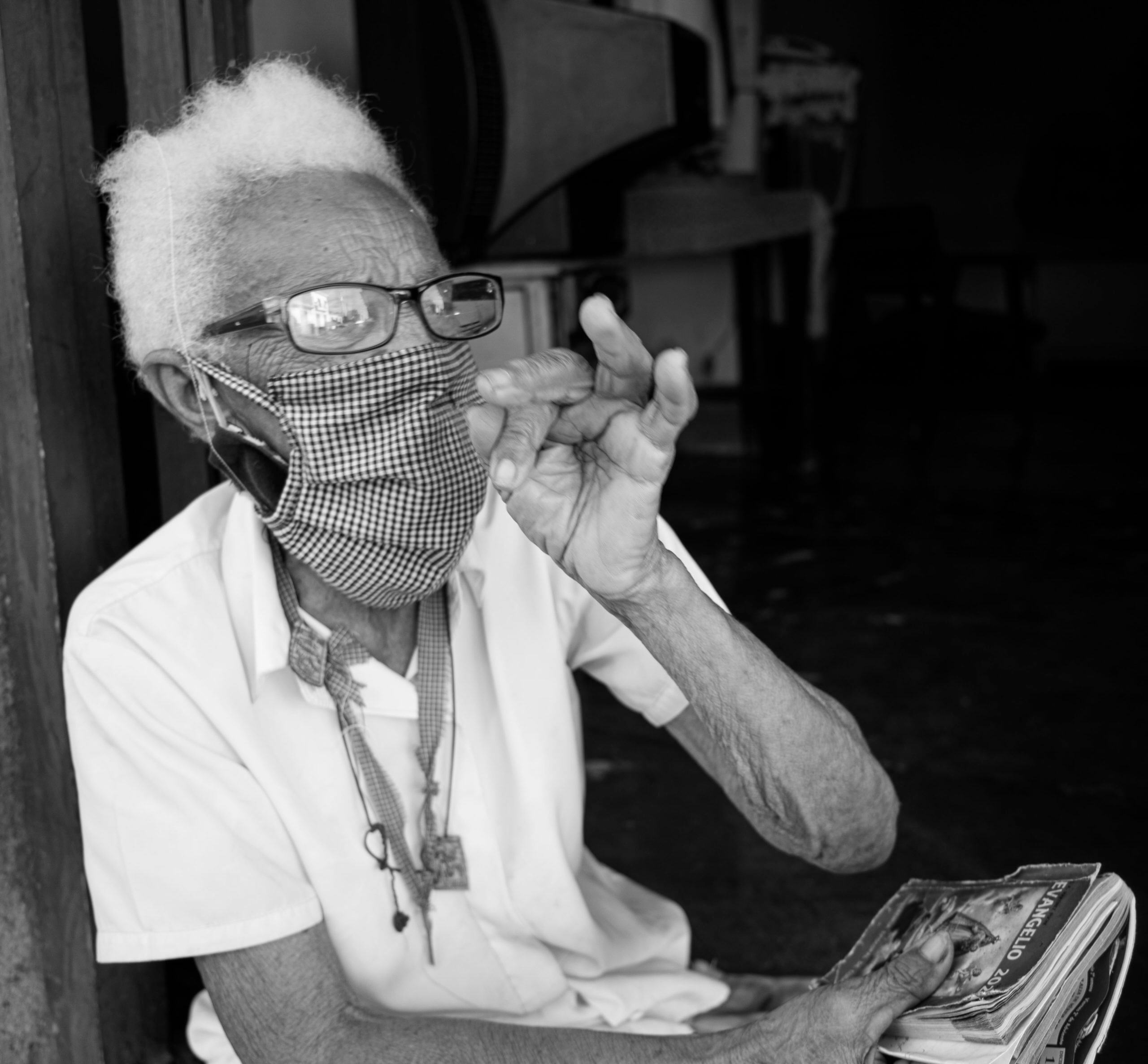 Elena Solís, 81 years old and living in Trinidad, recalls her involvement in the Cuban Revolution as a young woman. ©2022 John Elliott • www.TheHumanPulse.com
